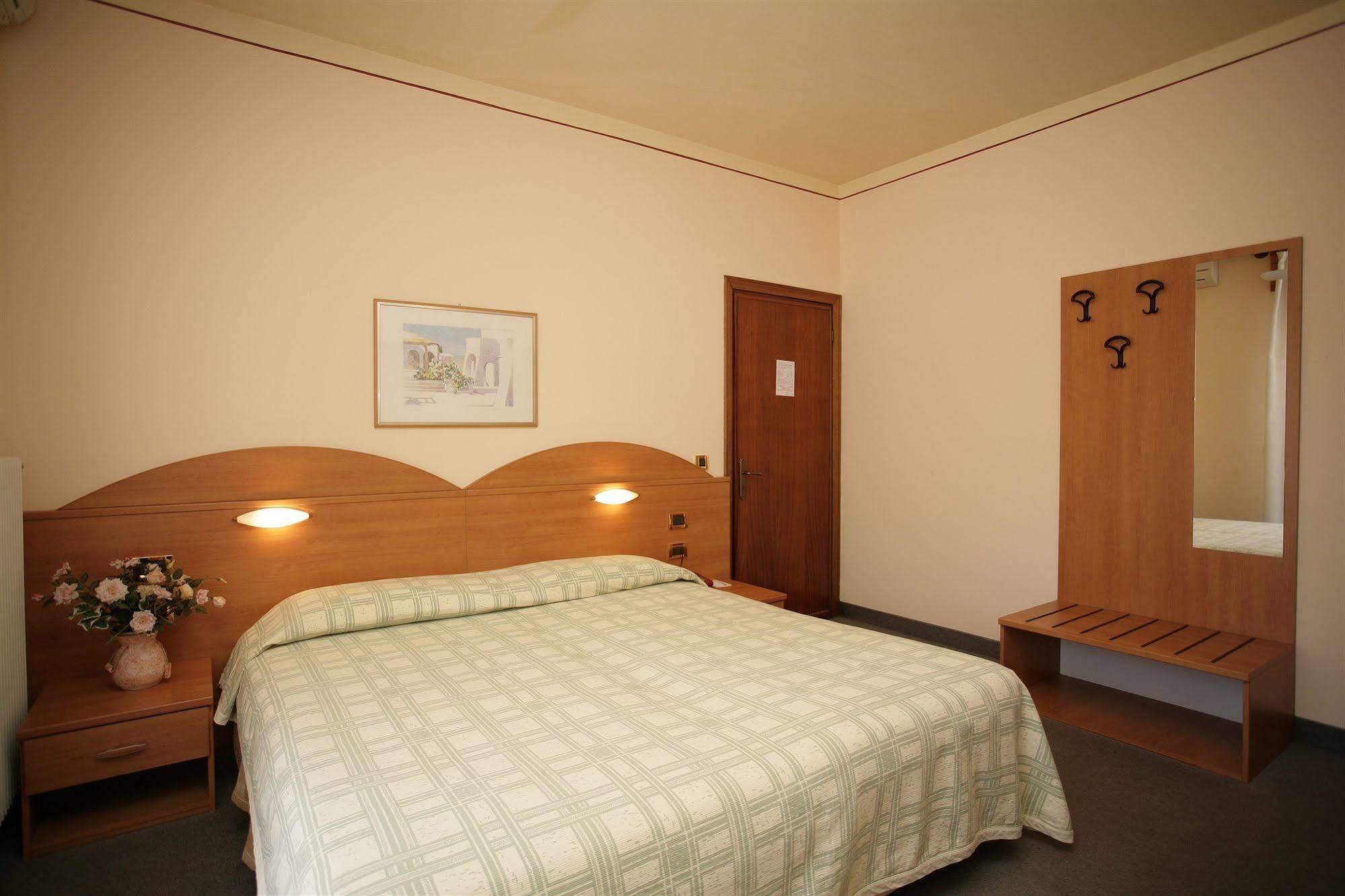 Hotel Ezzelino San Zenone Exterior foto